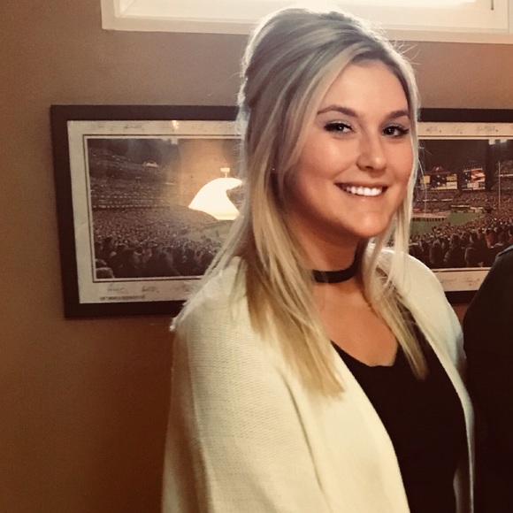 Meet your Posher, Courtney - Picture 1 of 1